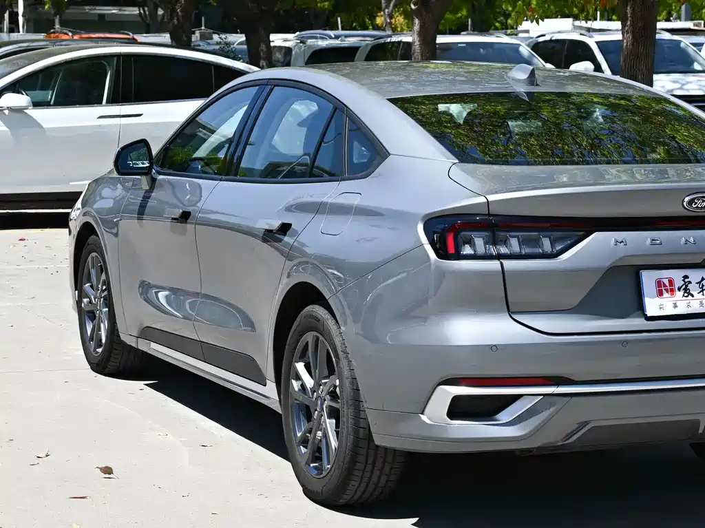 Ford Mondeo 2025 — фото 12