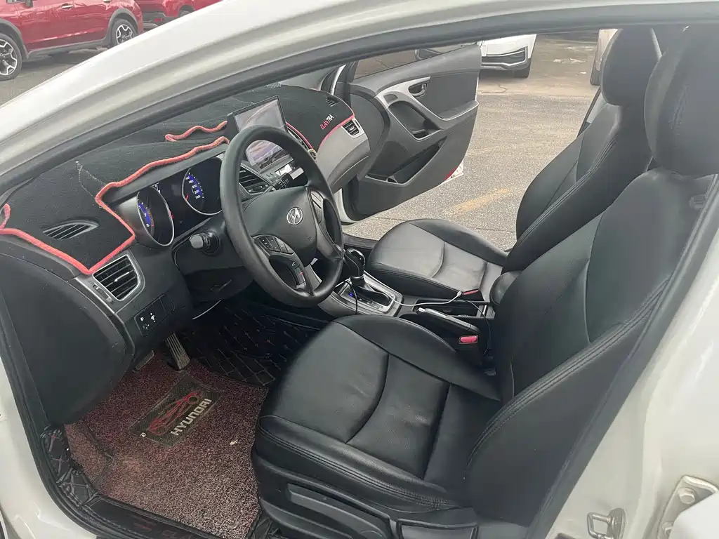 Hyundai Elantra 2017 — фото 11