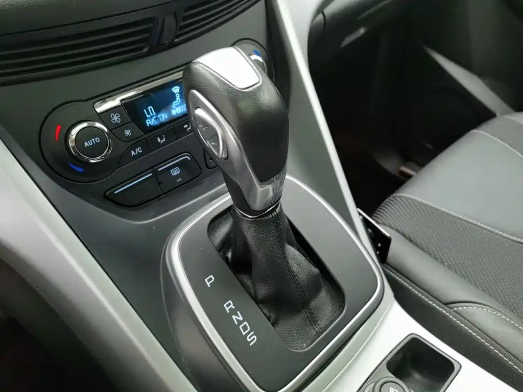 Ford Kuga 2013 — фото 13