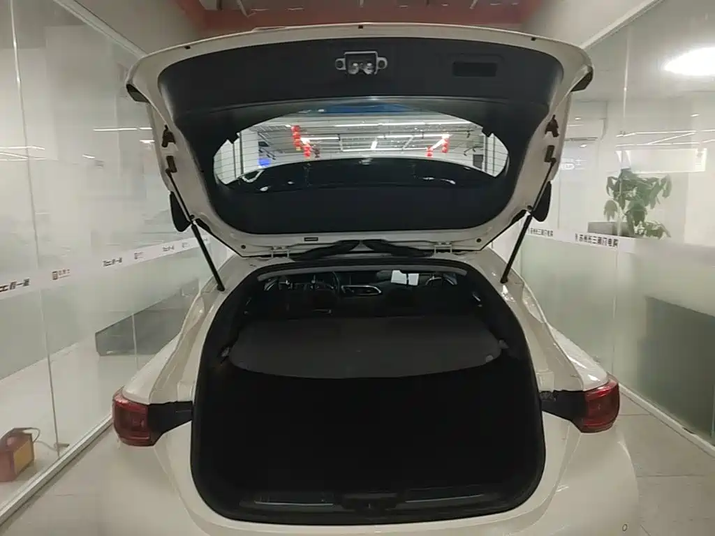 Infiniti QX30 2017 — фото 19