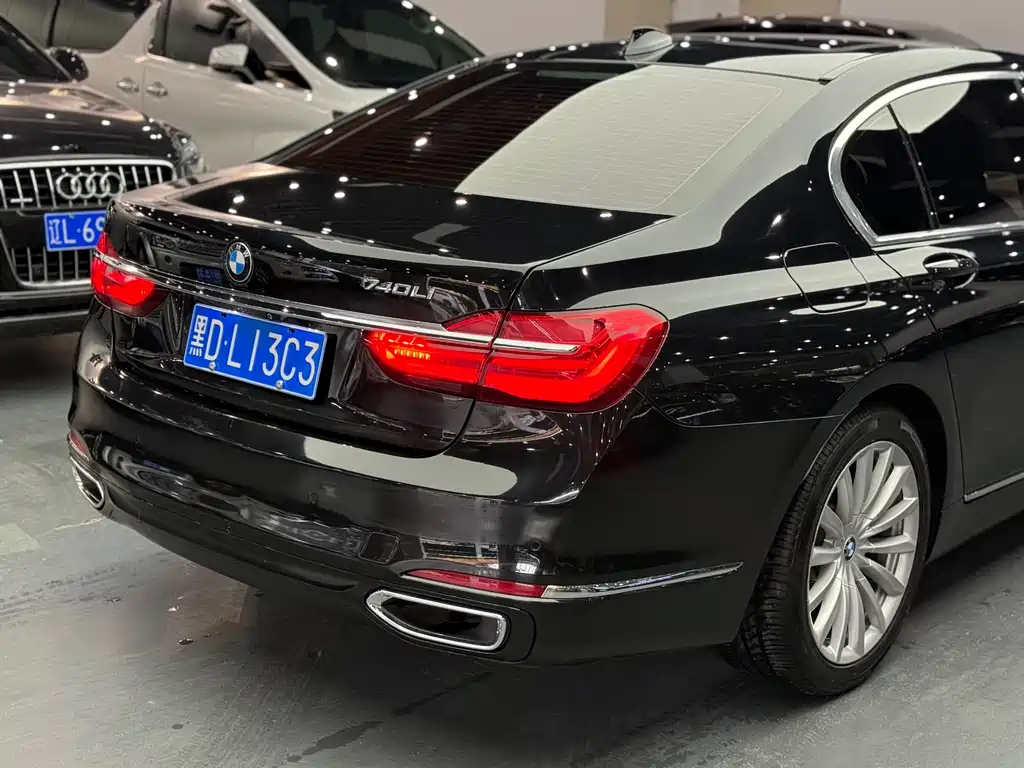 BMW 7 Series 2016 — фото 8