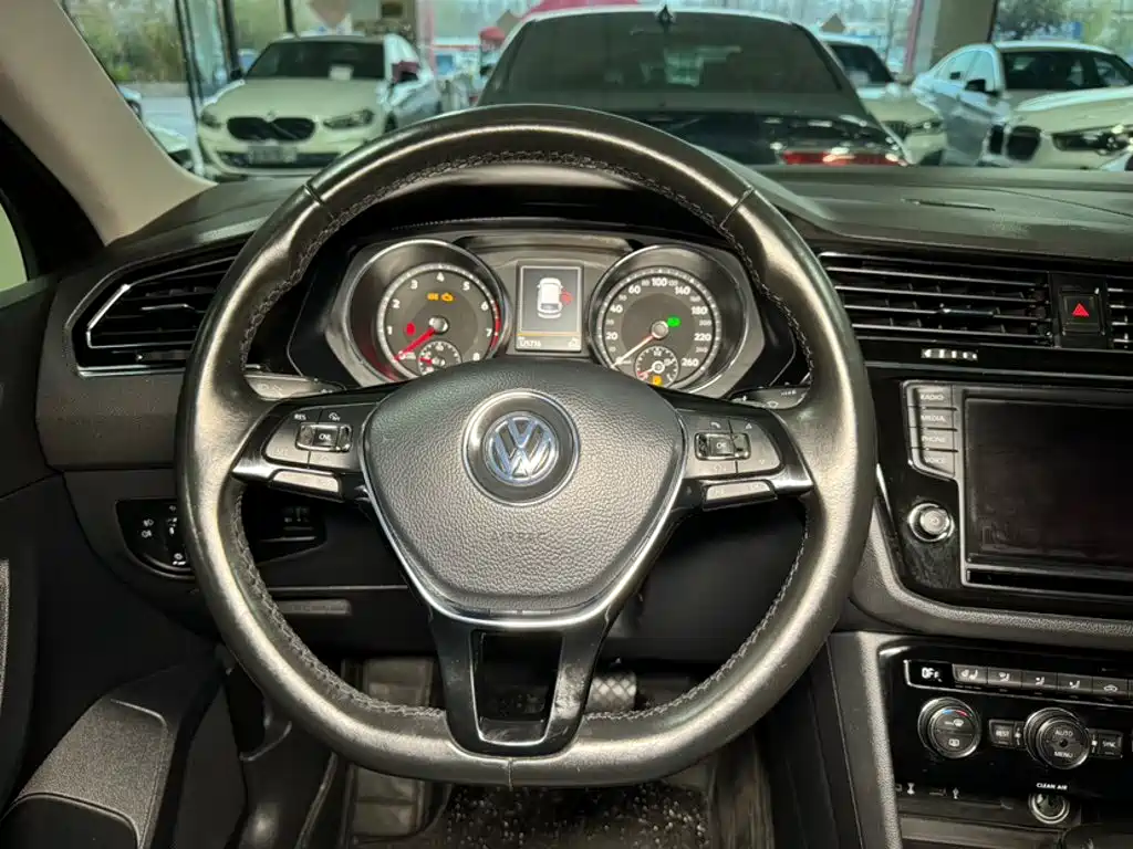 Volkswagen Tiguan L 2018 — фото 7