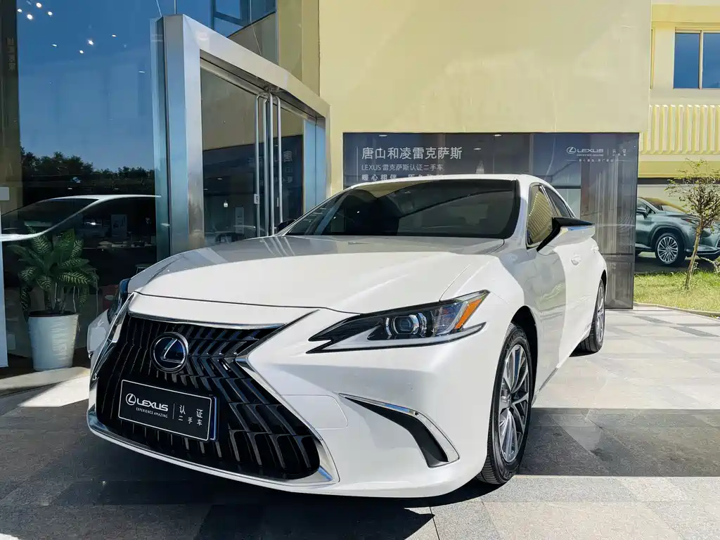 Lexus ES 2023 — фото 1