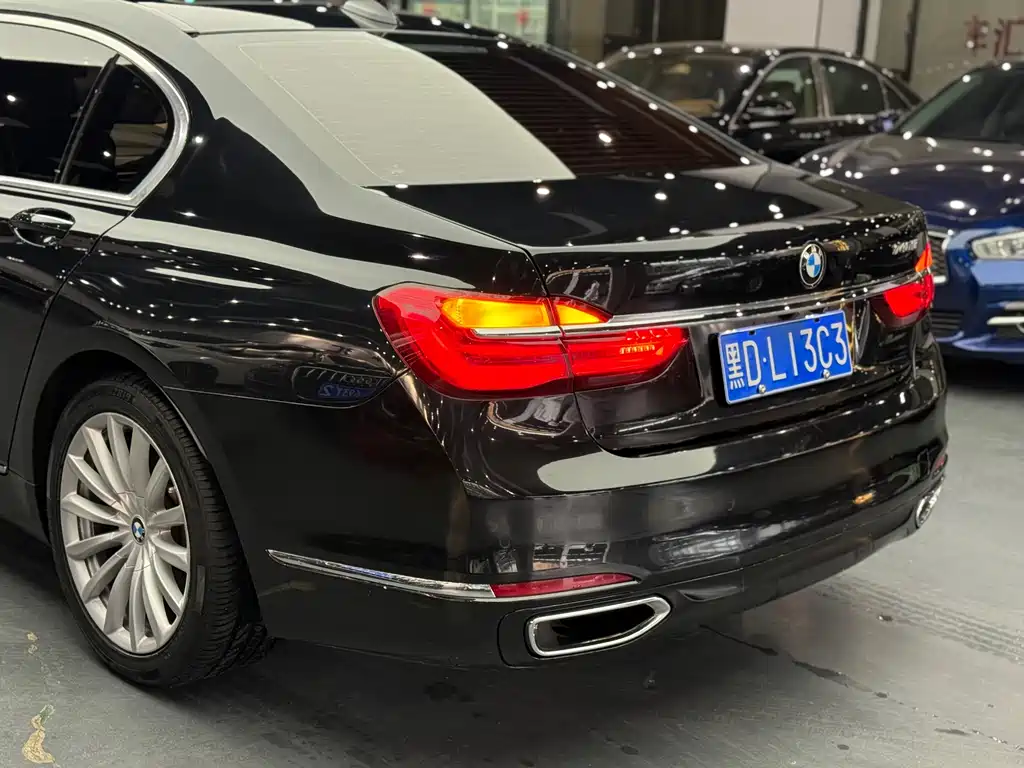 BMW 7 Series 2016 — фото 10