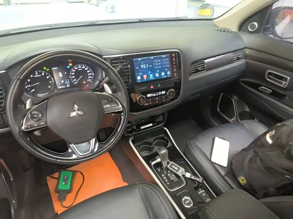 Mitsubishi Outlander 2020 — фото 13