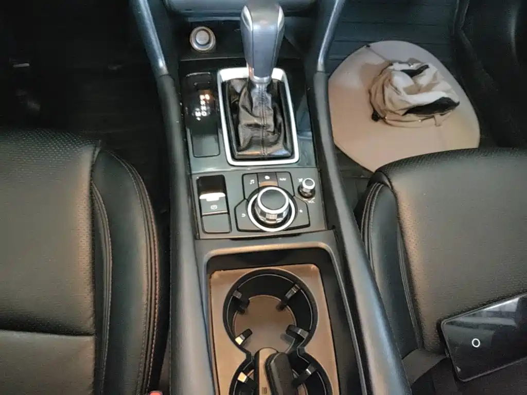 Mazda 3 Axela 2018 — фото 14