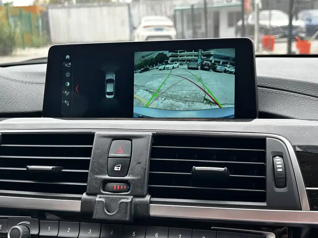 BMW 3 Series 2018 — фото 20