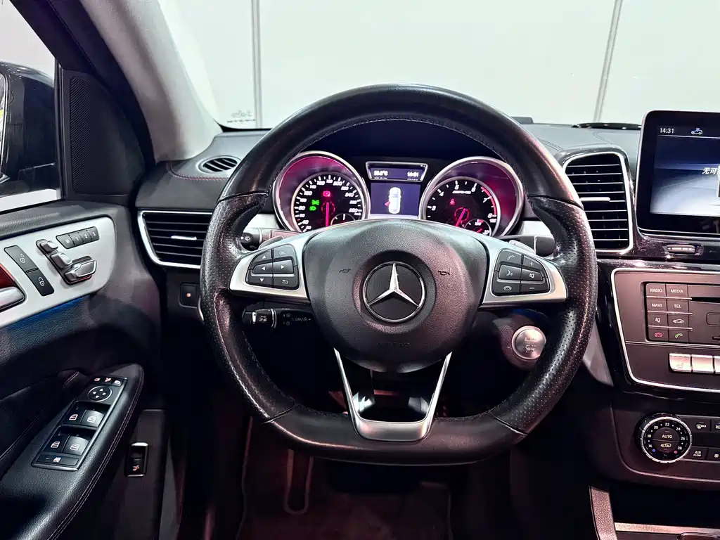Mercedes-Benz GLE Coupe AMG 2018 — фото 16