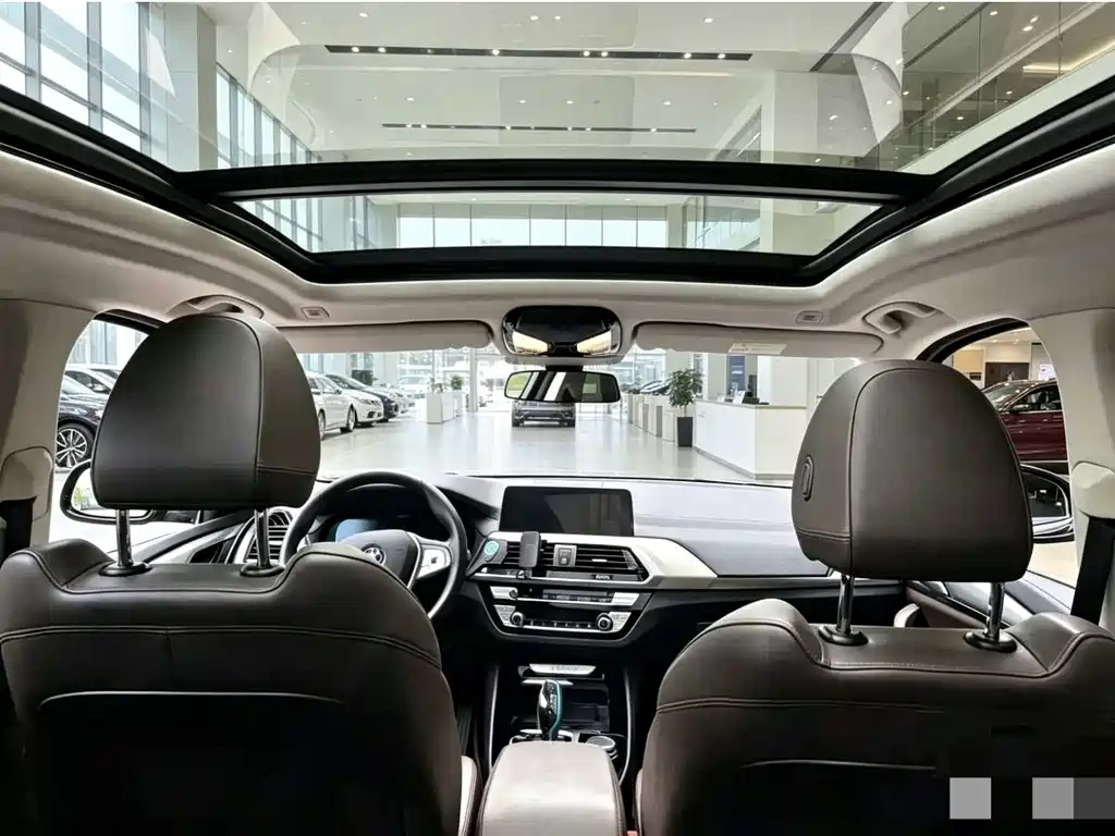 BMW iX3 2021 — фото 9