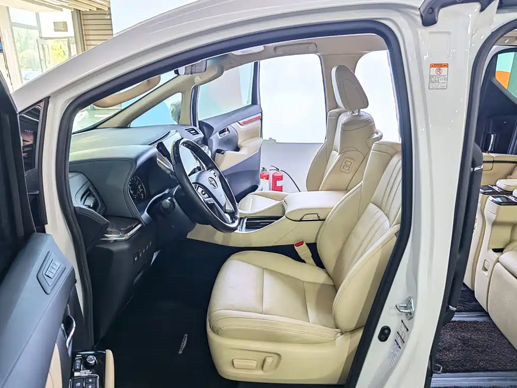 Toyota Vellfire 2021 — фото 17