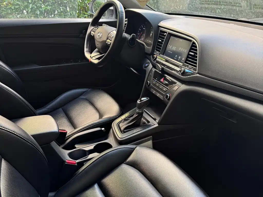 Hyundai Elantra 2018 — фото 8