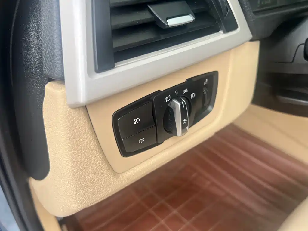 BMW 3 Series 2015 — фото 10