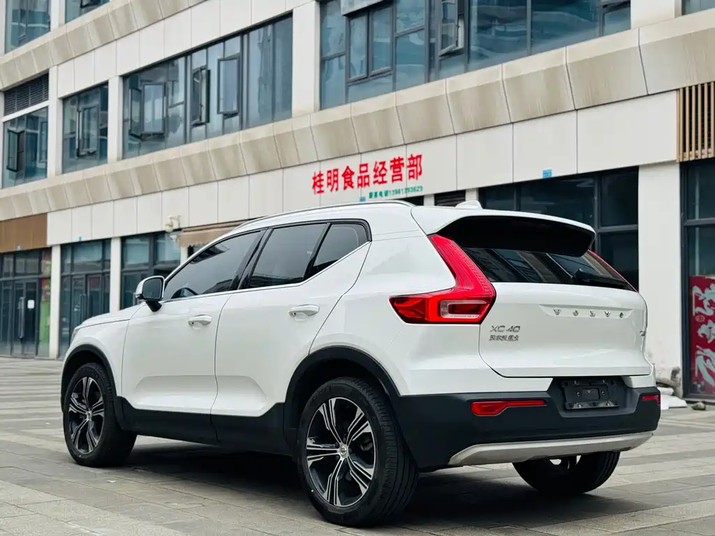 Volvo XC40 2021 — фото 6