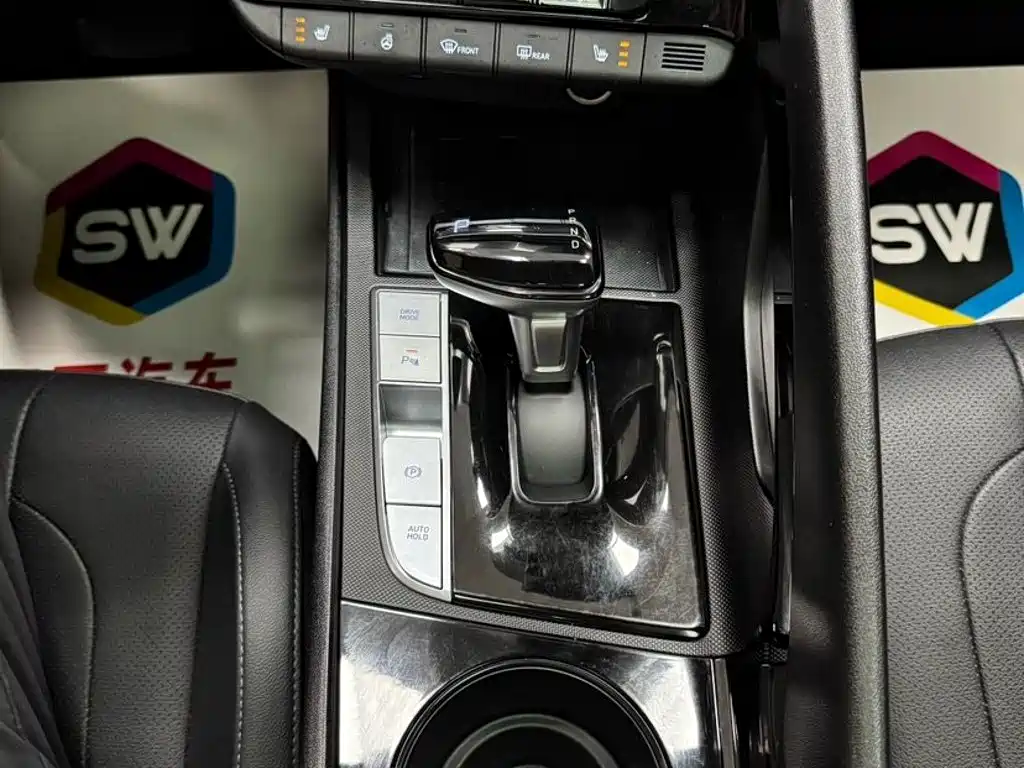 Hyundai Elantra 2023 — фото 12