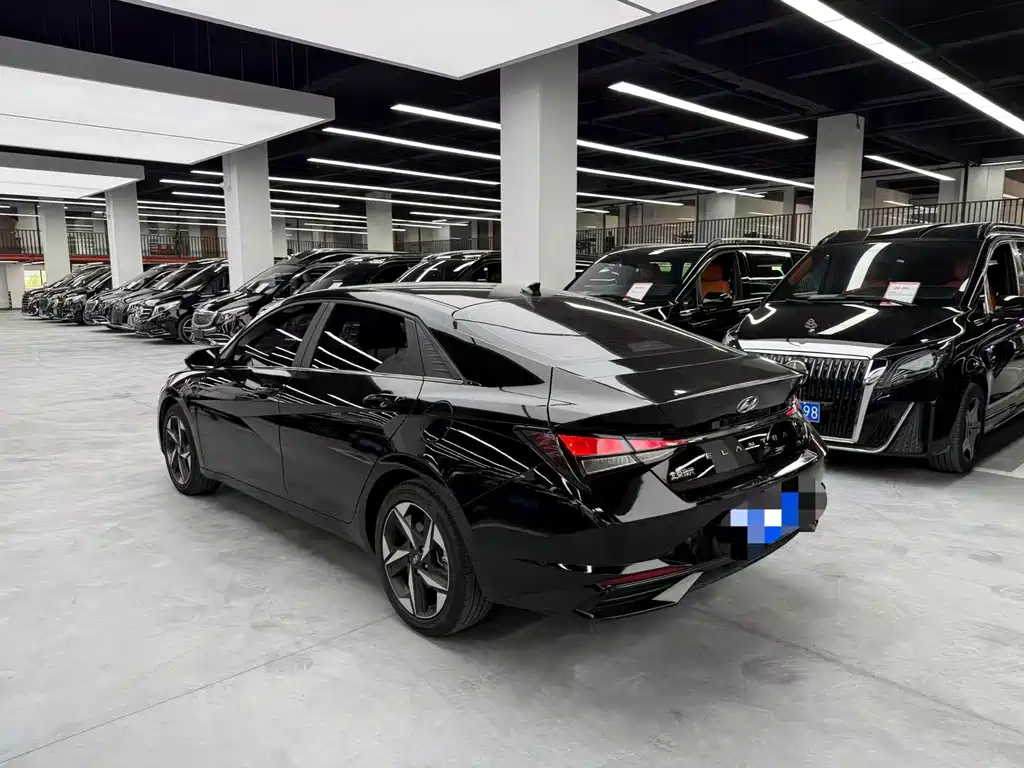 Hyundai Elantra 2023 — фото 15
