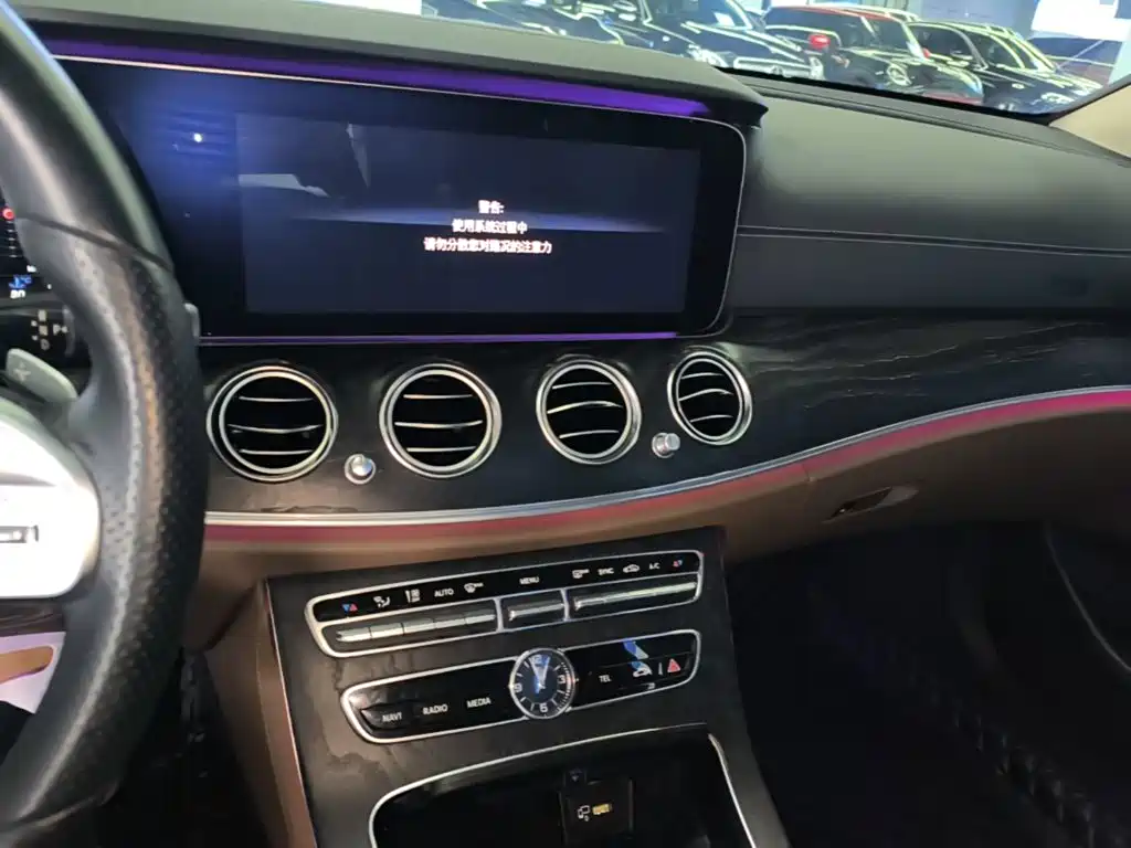 Mercedes-Benz E-Class 2019 — фото 13