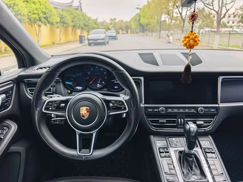 Porsche Macan 2019 — фото 13