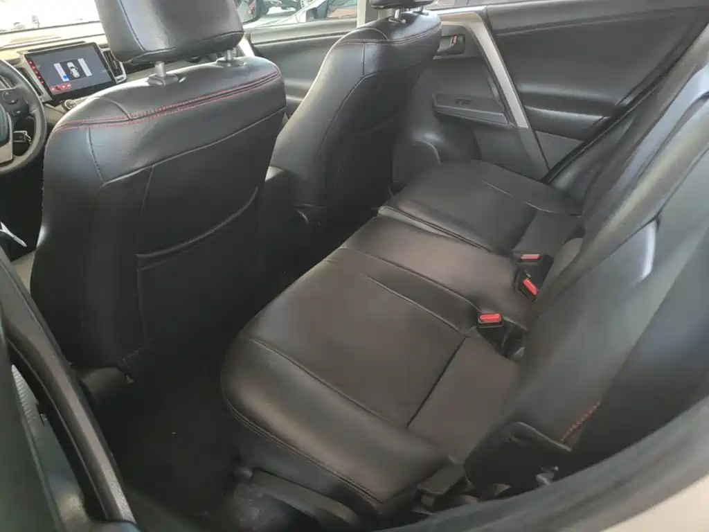 Toyota RAV4 2015 — фото 17