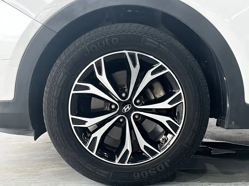 Hyundai Santa Fe 2017 — фото 4