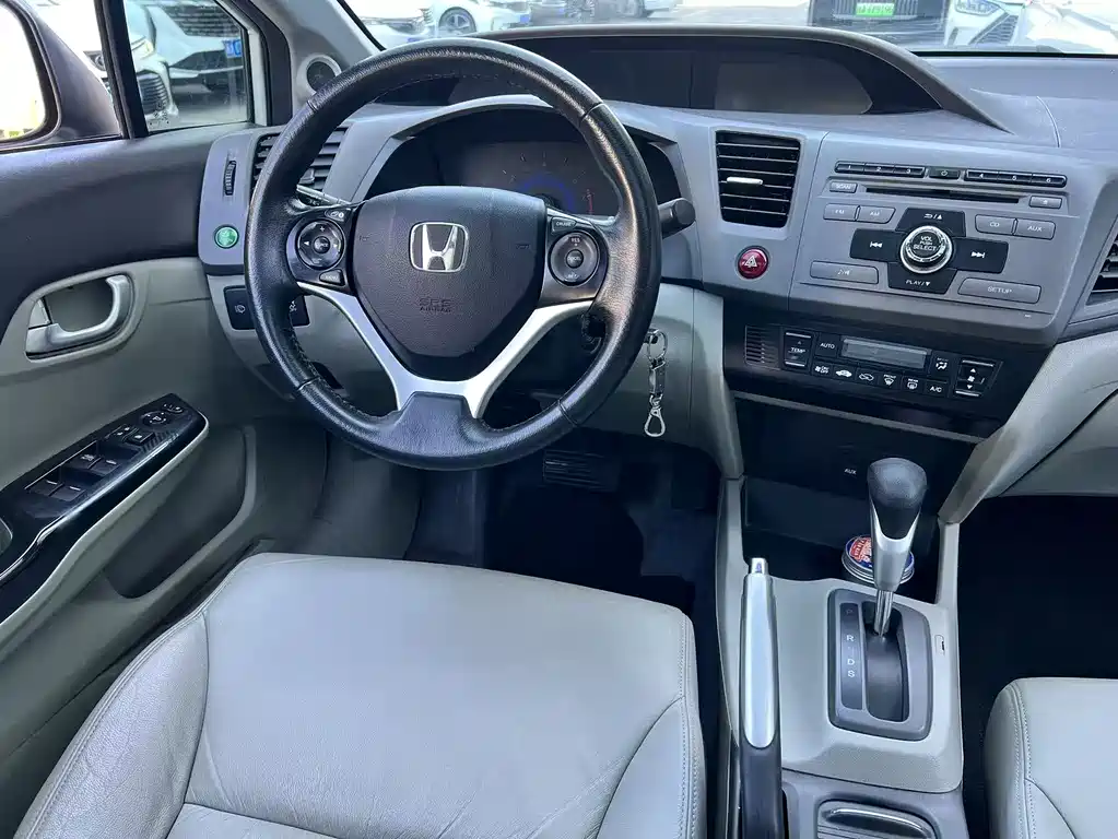 Honda Civic 2013 — фото 10