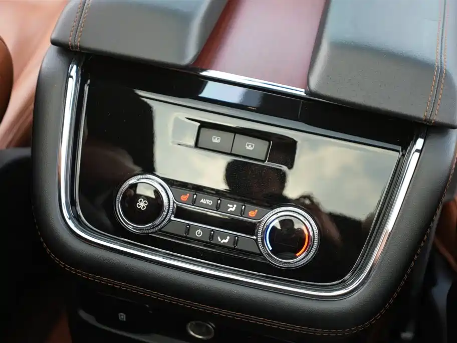 Lincoln Navigator 2021 — фото 19