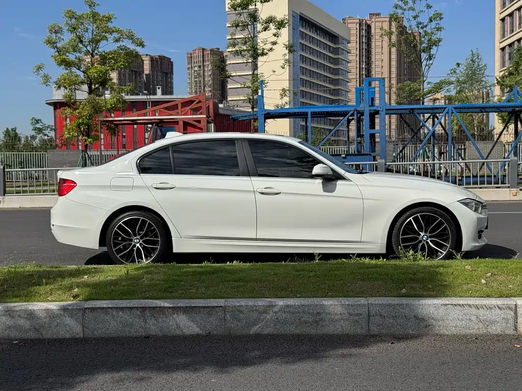 BMW 3 Series 2015 — фото 14