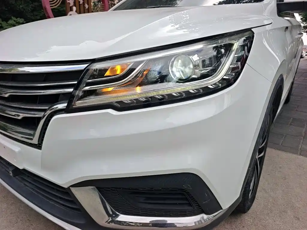 Roewe RX3 2018 — фото 18