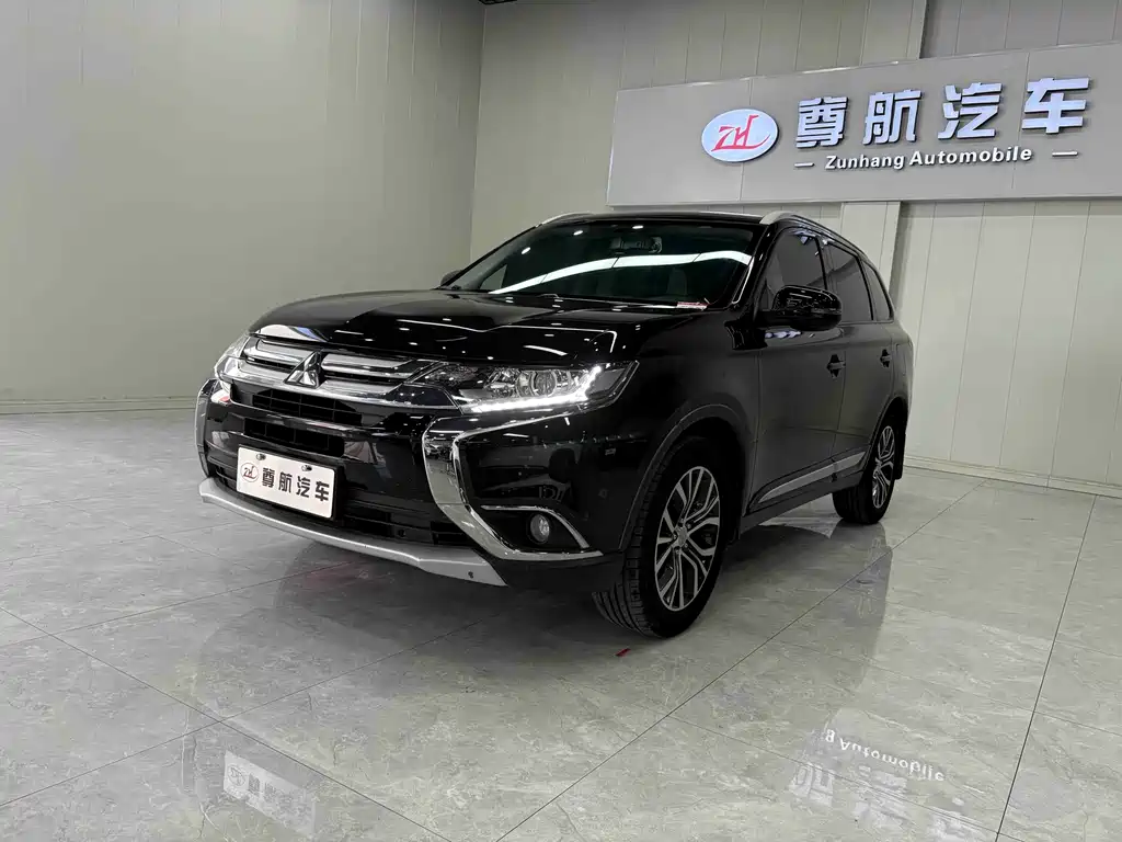Mitsubishi Outlander 2017 — фото 3