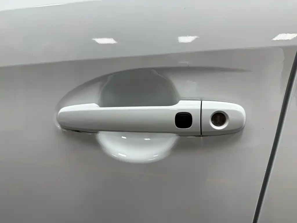 Toyota Yaris L 2022 — фото 16