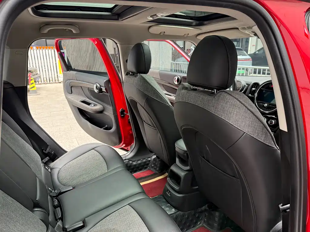 MINI Countryman 2019 — фото 12