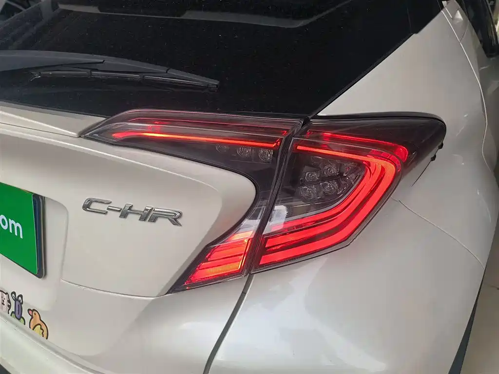 Toyota C-HR 2019 — фото 24