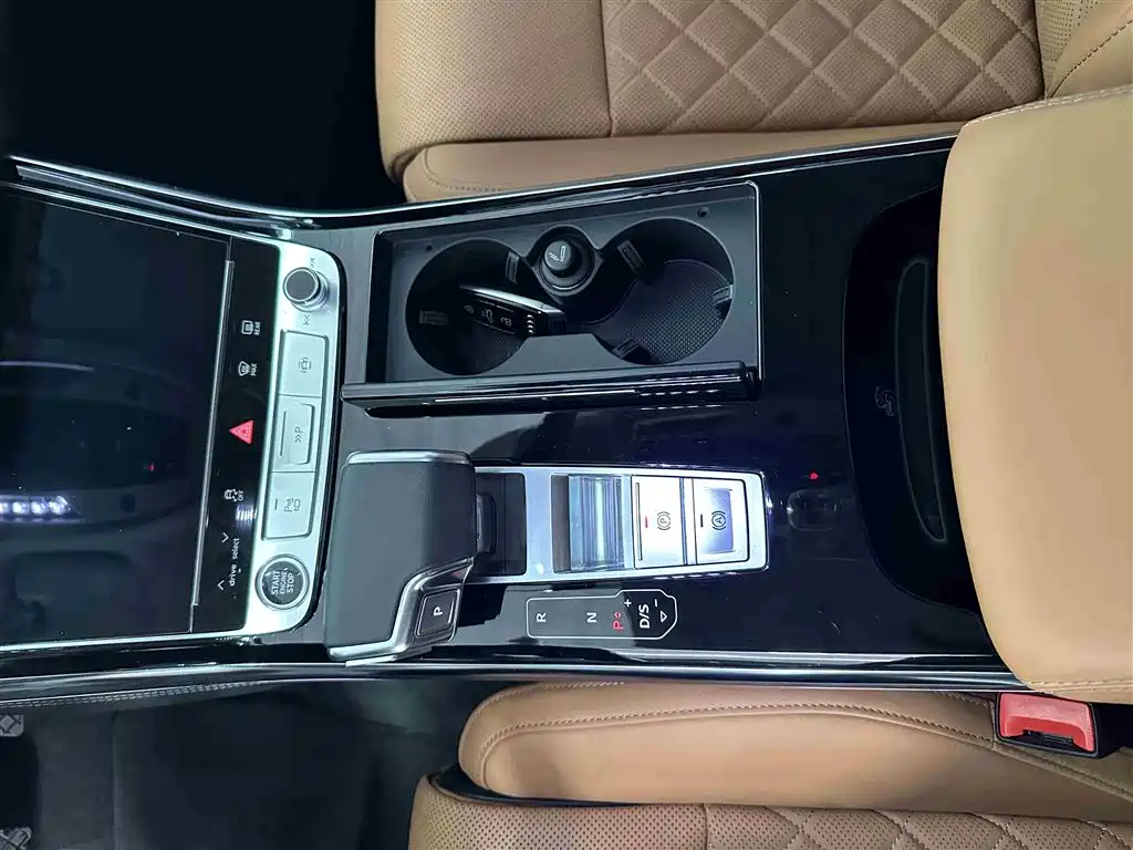 Audi A8 2023 — фото 10