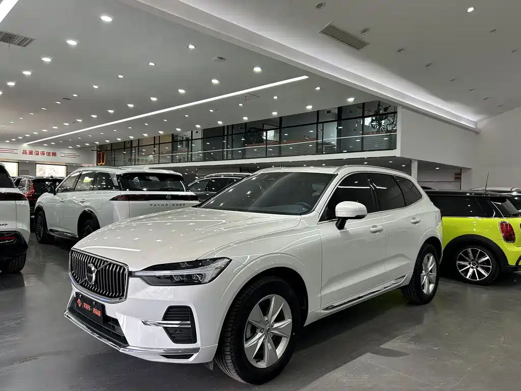 Volvo XC60 2021 — фото 1
