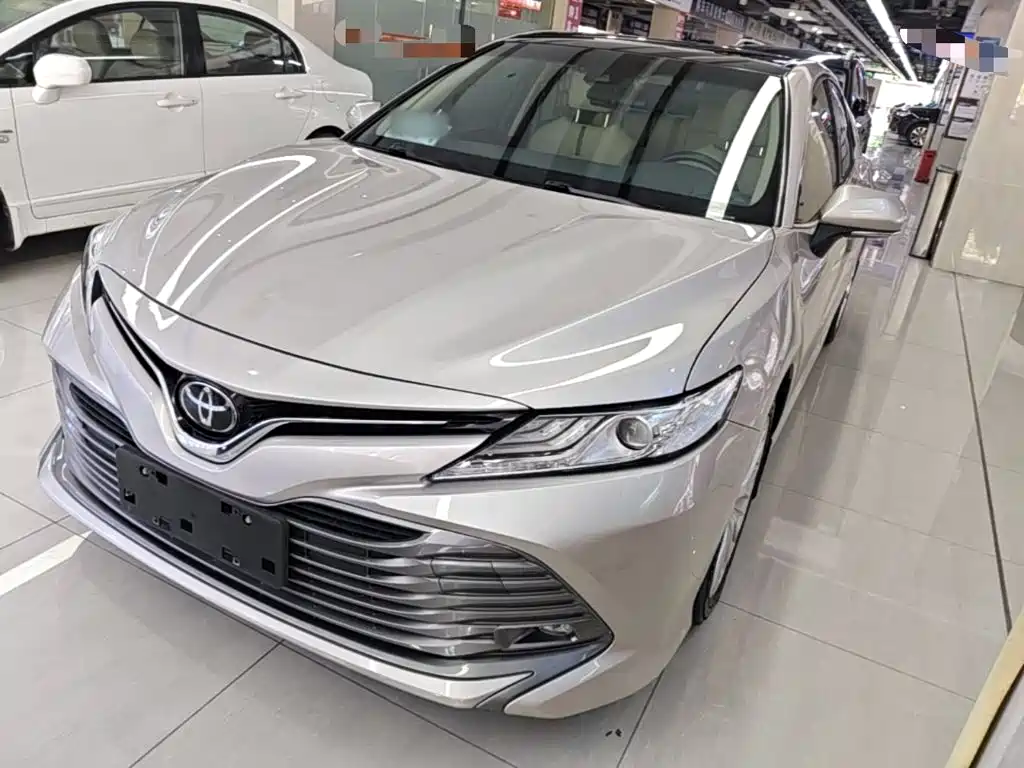 Toyota Camry 2021 — фото 2