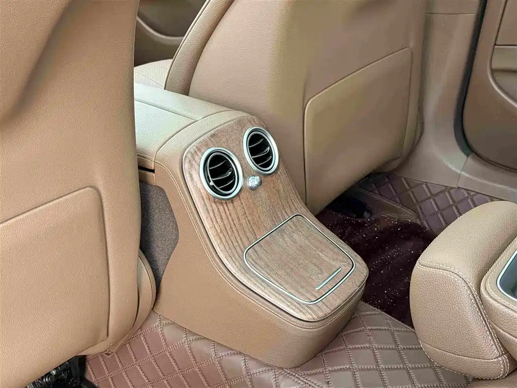 Mercedes-Benz E-Class 2021 — фото 11