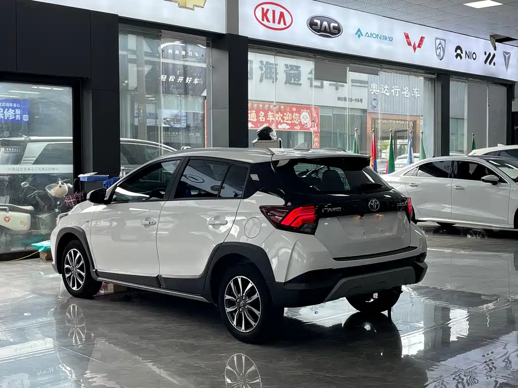 Toyota Yaris L 2022 — фото 14