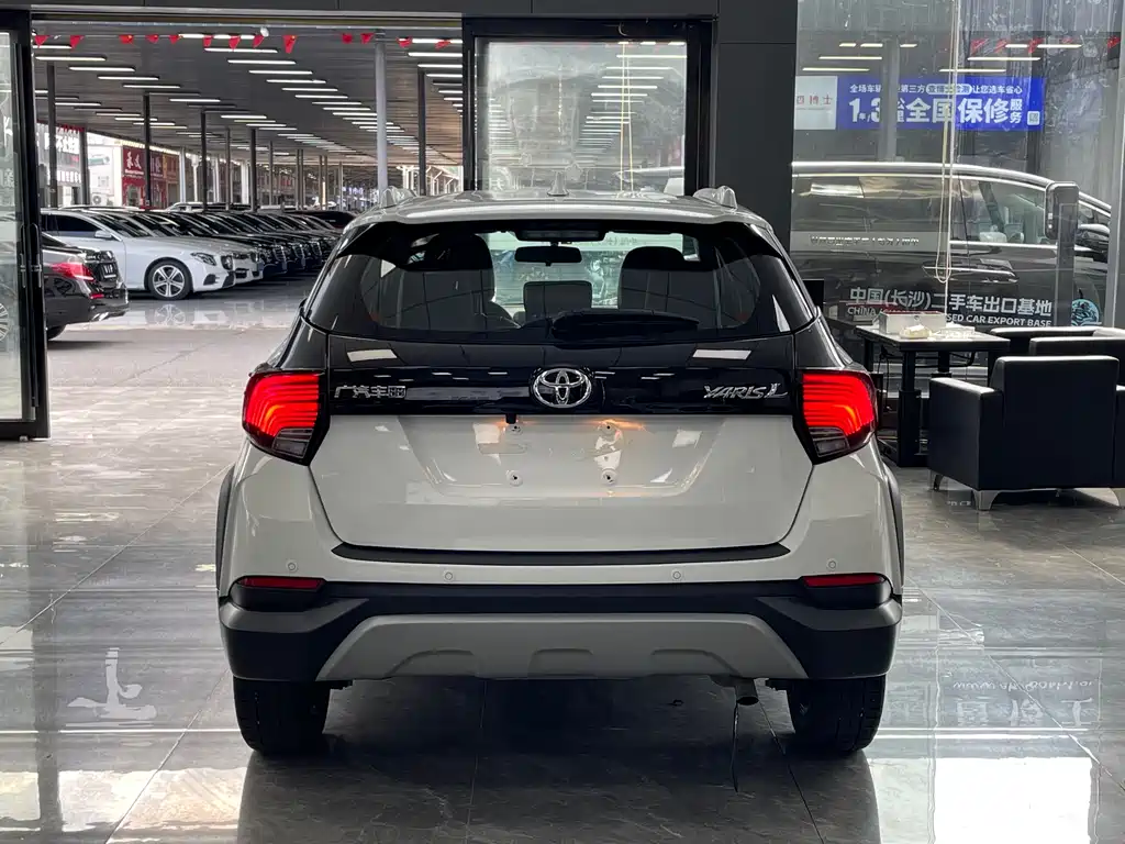 Toyota Yaris L 2022 — фото 15