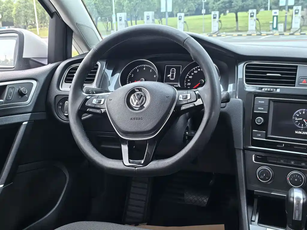 Volkswagen Golf 2018 — фото 10