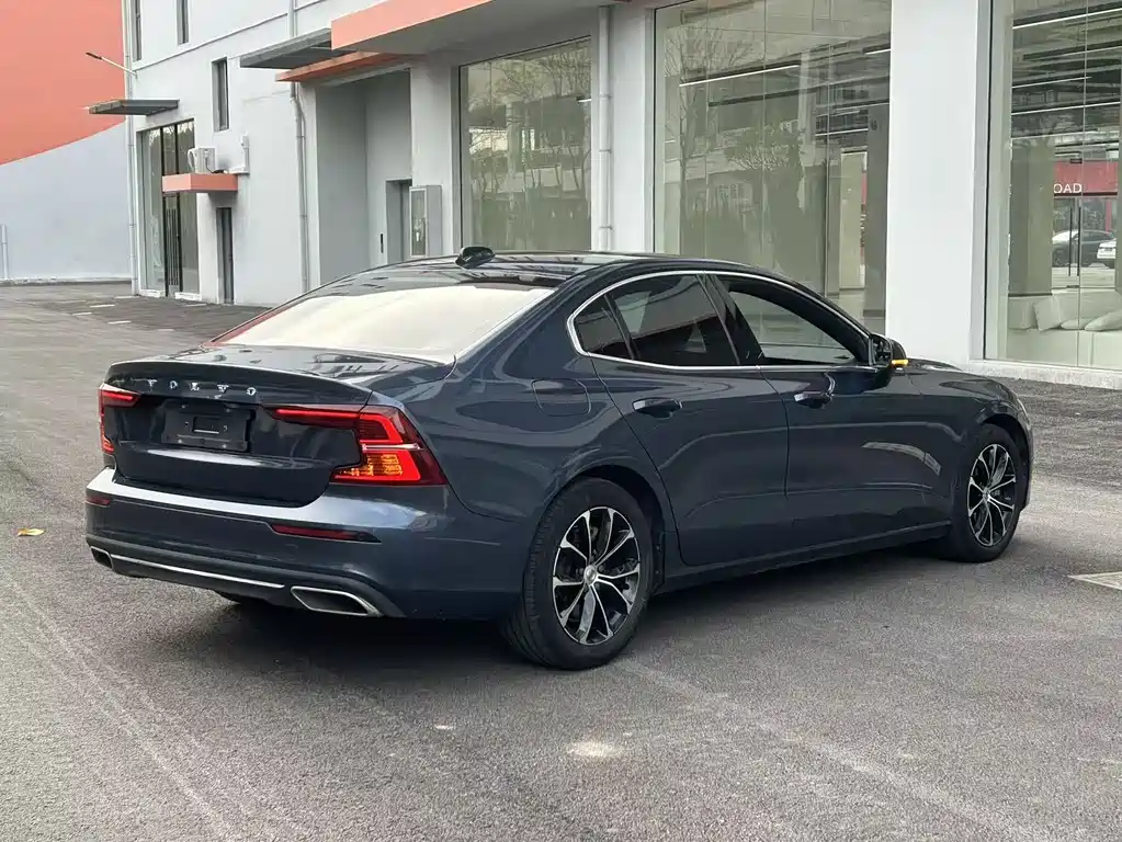 Volvo S60 2021 — фото 12