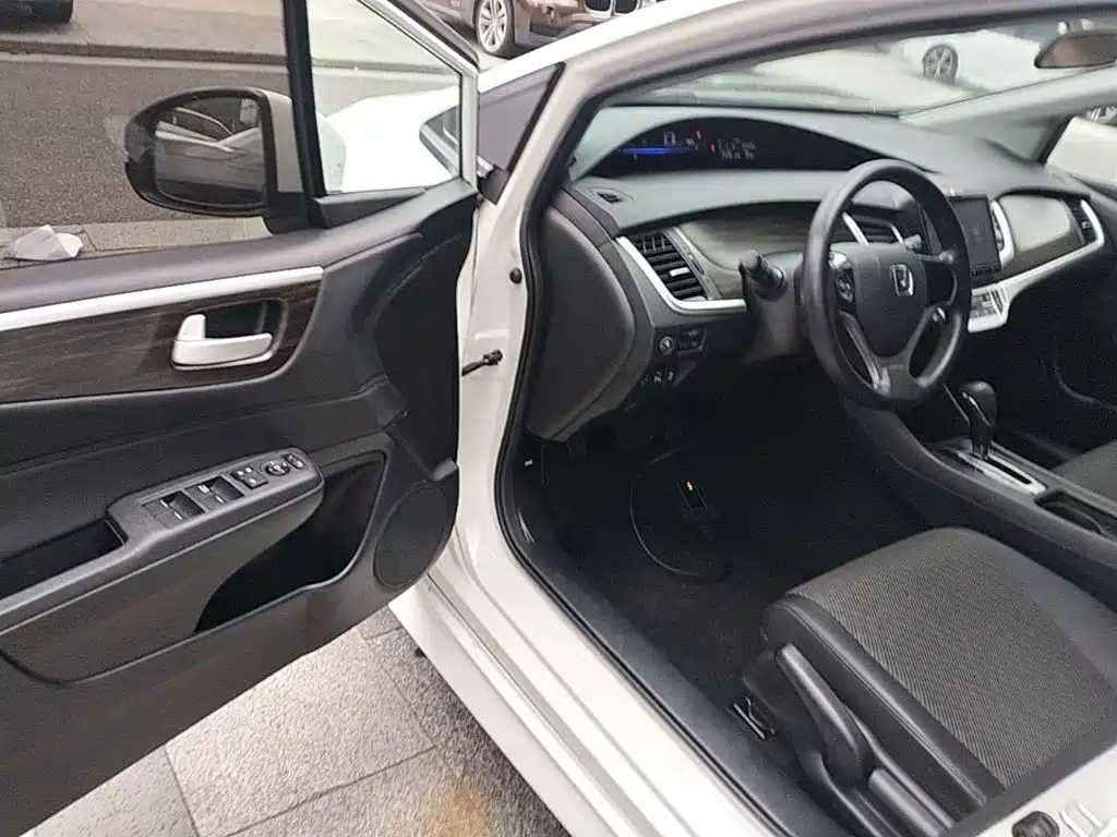 Honda Jade 2018 — фото 16