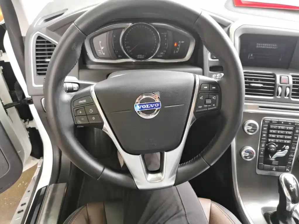 Volvo XC60 2015 — фото 11