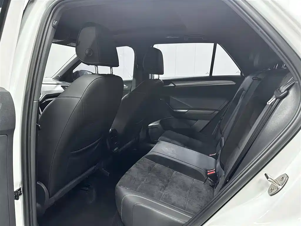 Volkswagen T-Roc 2023 — фото 16