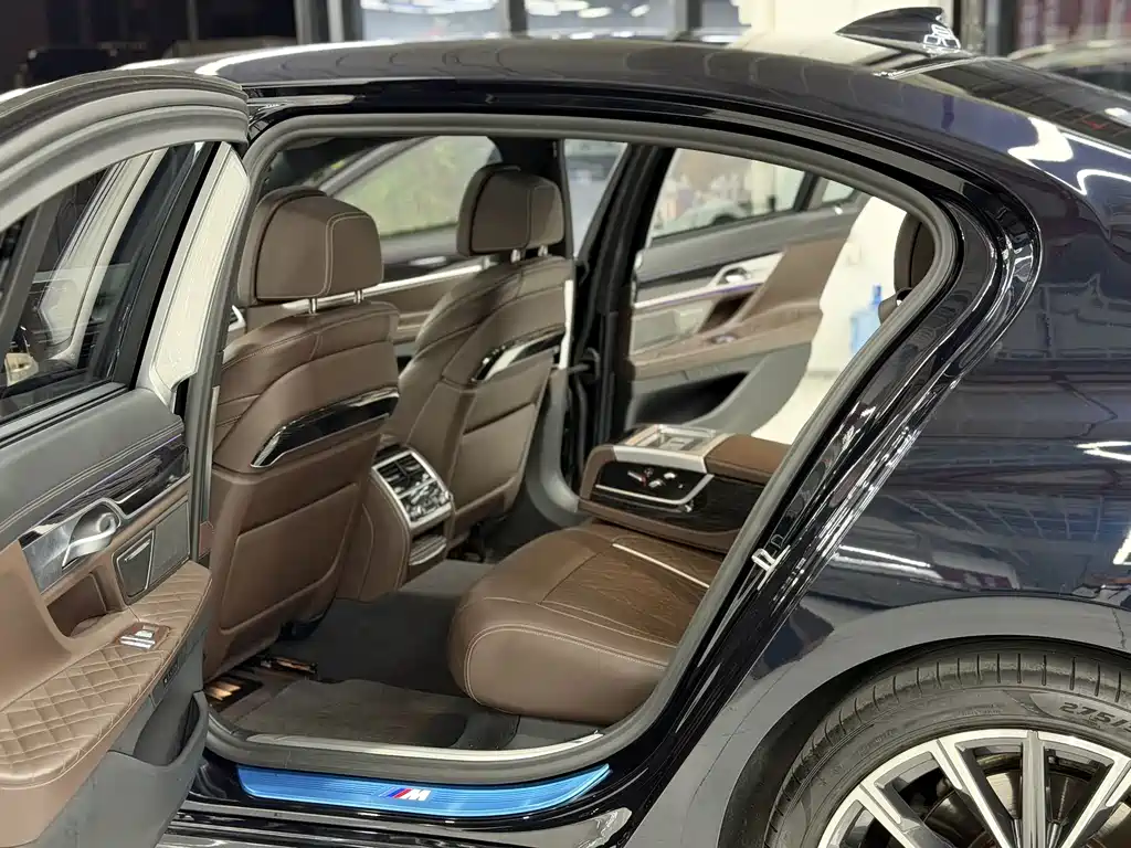 BMW 7 Series 2021 — фото 11