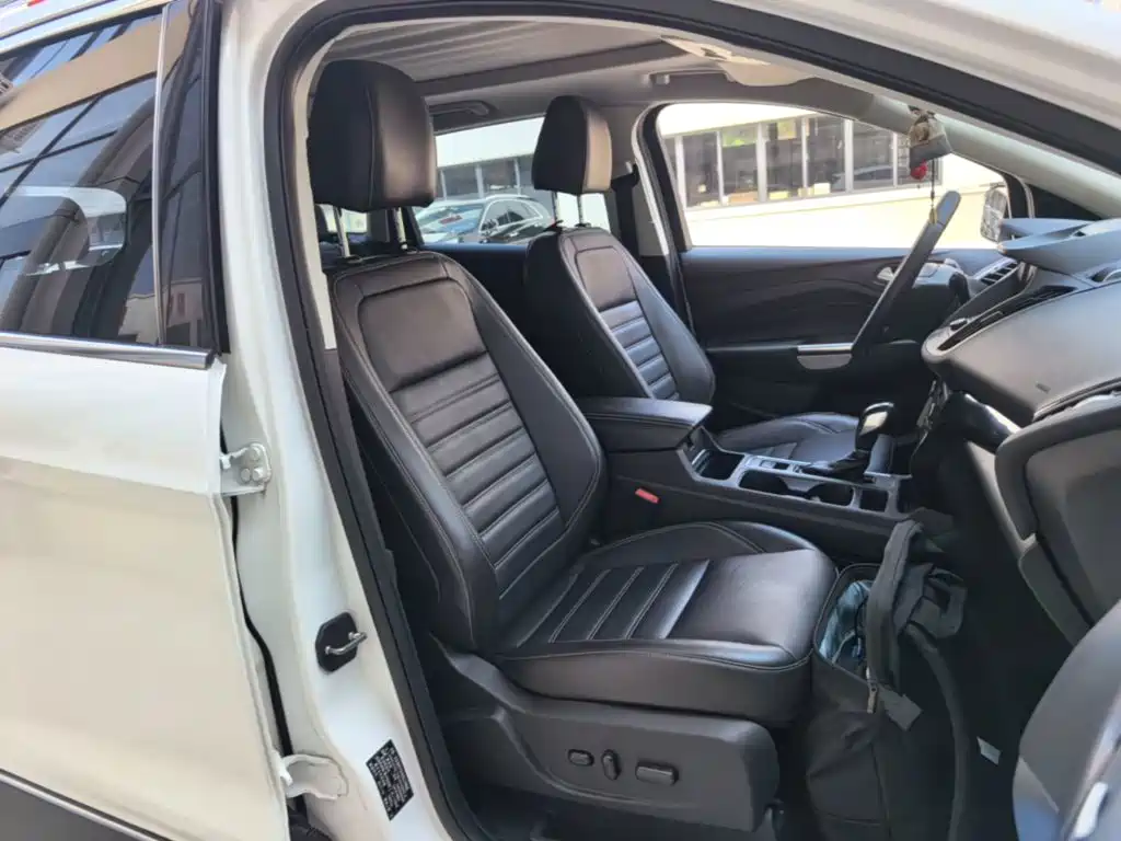 Ford Kuga 2017 — фото 25