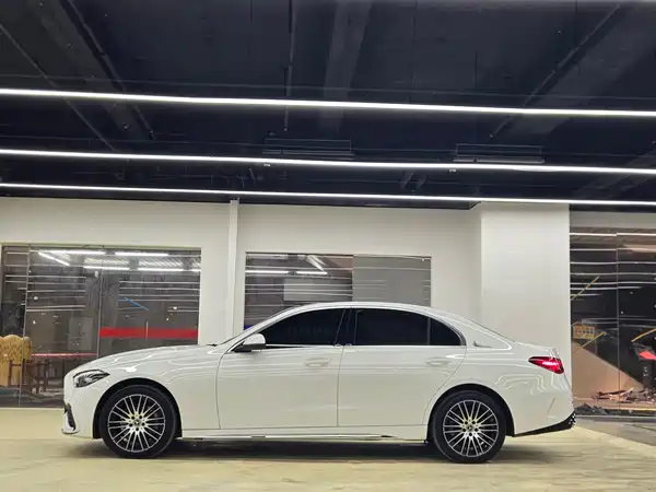Mercedes-Benz C-Class 2024