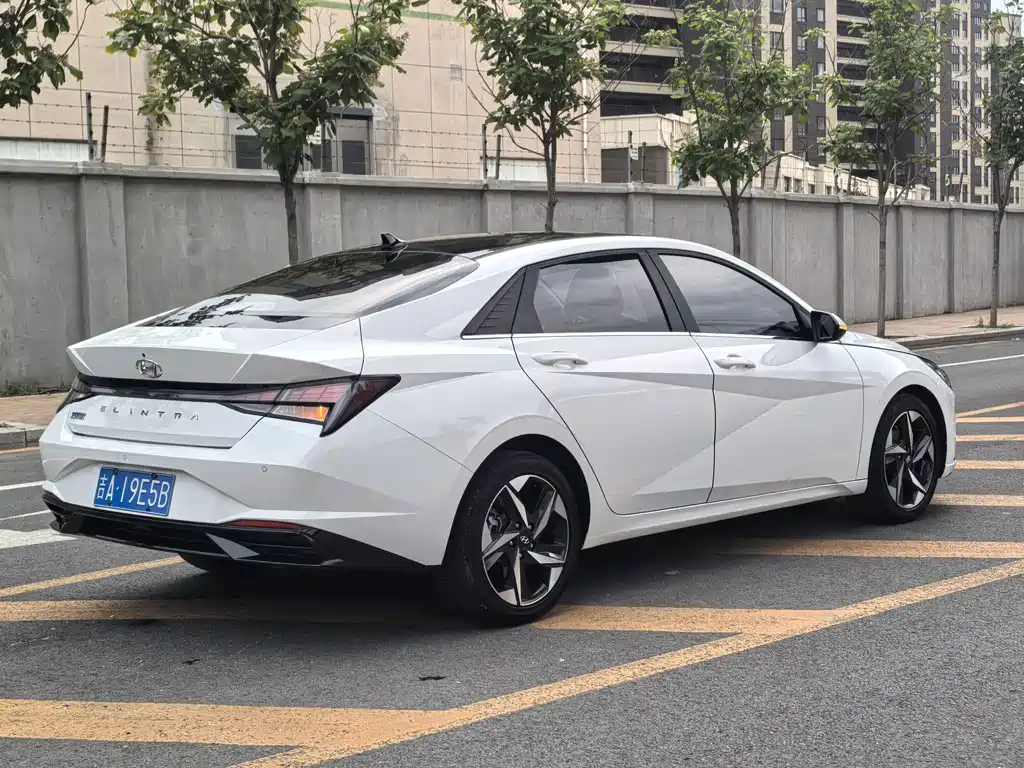 Hyundai Elantra 2023 — фото 4