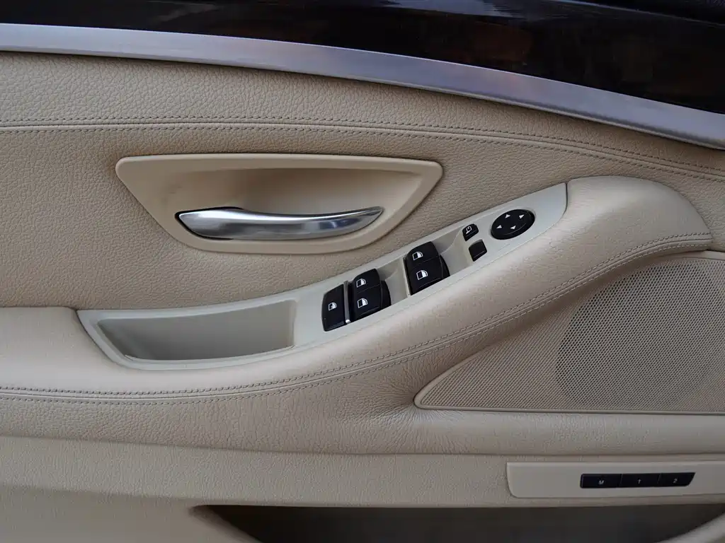 BMW 5 Series 2011 — фото 21