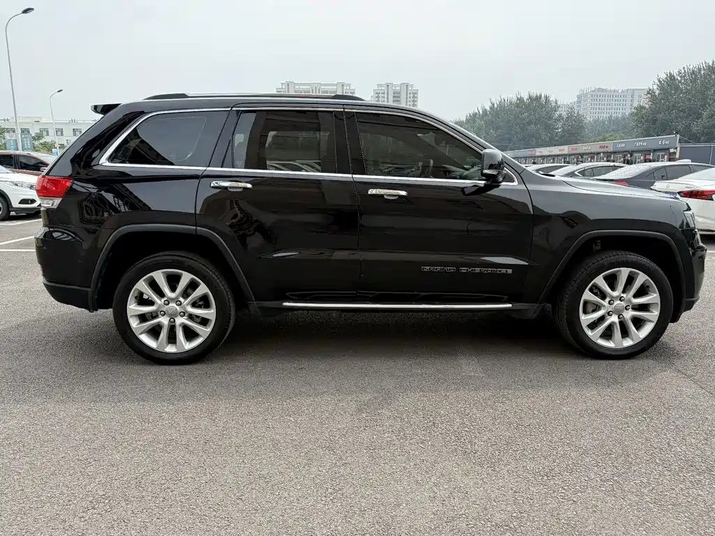 Jeep Grand Cherokee 2018 — фото 8