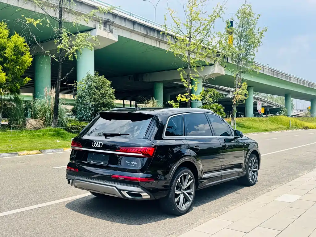 Audi Q7 2023 — фото 11