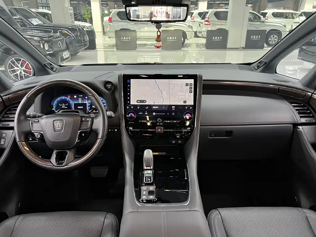 Toyota Vellfire 2023 — фото 15
